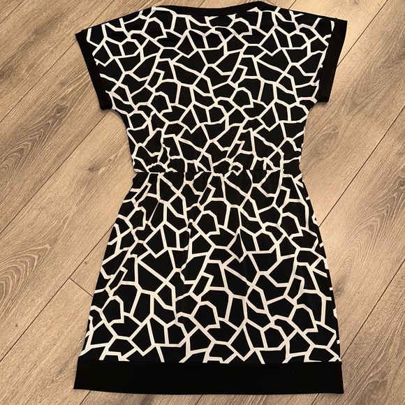 Alfani Geometric Print Short Sleeve Black & White Dress Women’s Size M - Picture 7 of 11